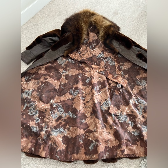 Vintage Brown Genuine Leather Coat with Faux Fur Stripes – Very Nice Condition - Picture 9 of 13
